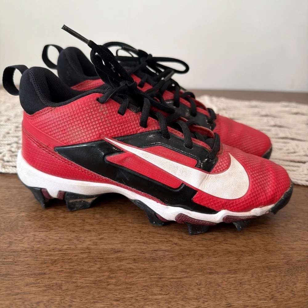 NIKE Alpha Menace Shark Boy's Size 3.5 Red Football Cleats Shoes FQ4012-600
